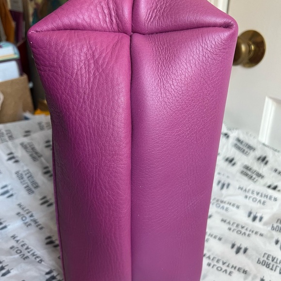 Portland Leather medium Tote Bag in Iris - Picture 7 of 8
